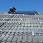 Arbeiten bei Sonnenschein – eine weitere Solaranlage entsteht