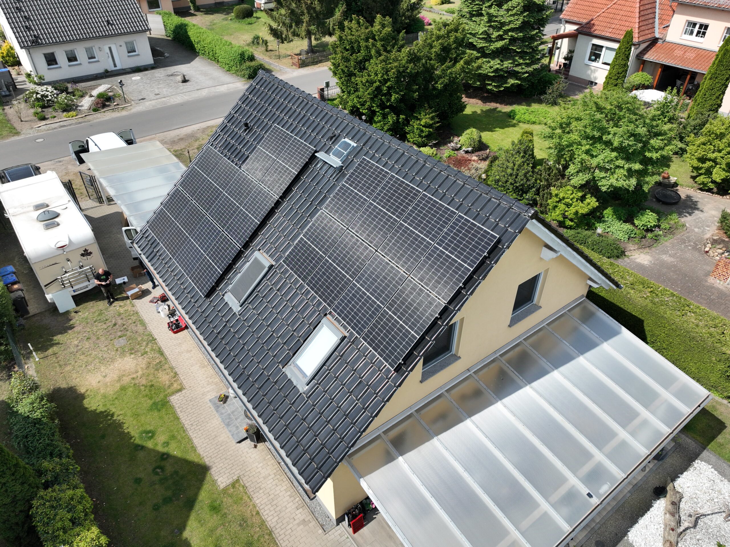 Neue Solaranlage erfolgreich installiert – nachhaltige Energie für ein modernes Eigenheim
